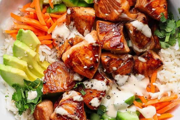Close-up image of salmon bites on a bang bang salmon bowl.